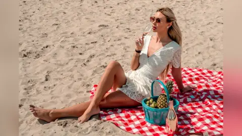 ErikaBonnie — Take me to the beach!