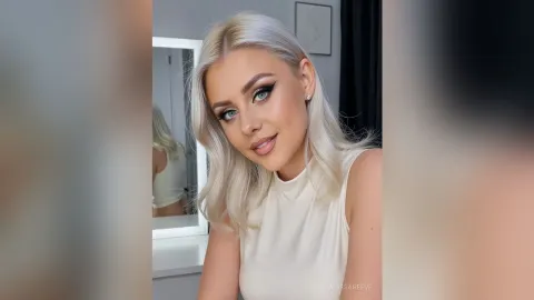 AlissaReeve — Worship my heels!