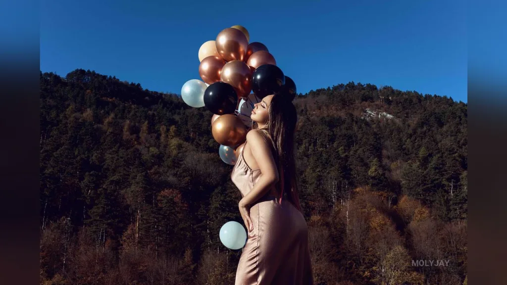 MolyJay — live cam