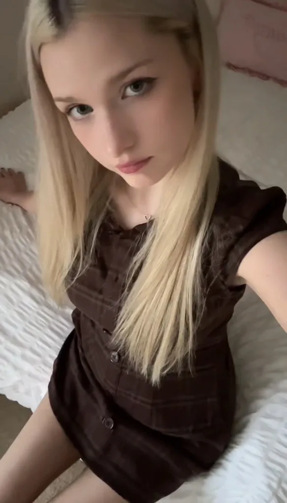 EllaEnchantressxx — Streamate Photos