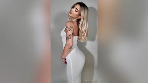 ValerieGracy — Pretty Little Distraction