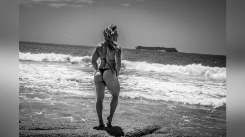 CleoBrasil — Beach body