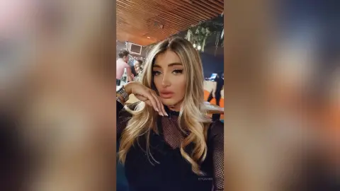 KeylaVanis — Selfie