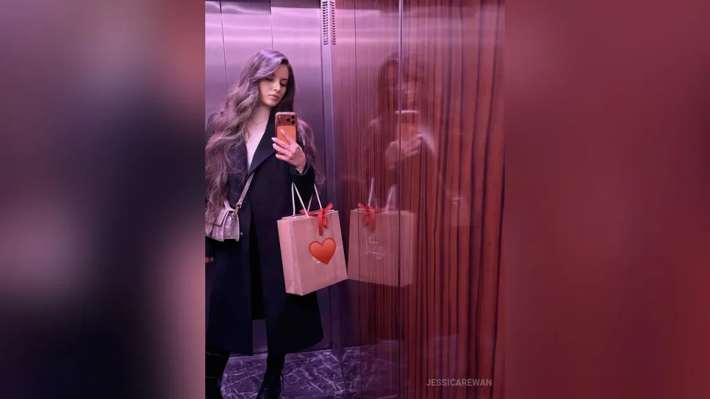 JessicaRewan — live cam