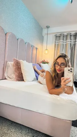 ArianaMorettii — Streamate Photos