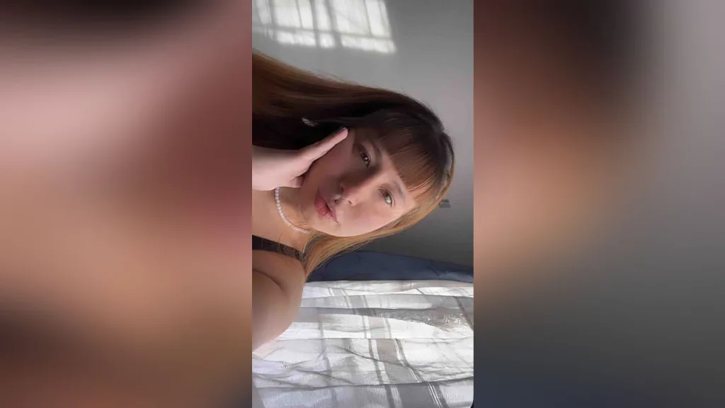 AriHolly — live cam