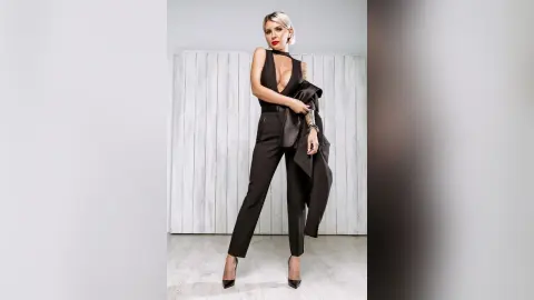 Lexi — black is the new pink