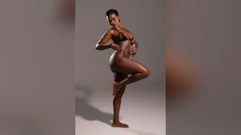 HillaryDiez — New woman!