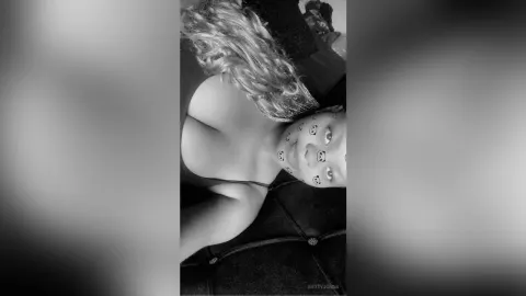 BettyJonna — Just a lonely day picture 🤧🙈🥵