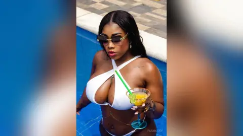 FarahLucy — Mmmm😎