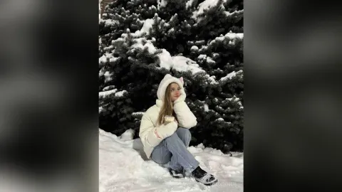 ChloeMillis — Will you come to warm me up?🤍