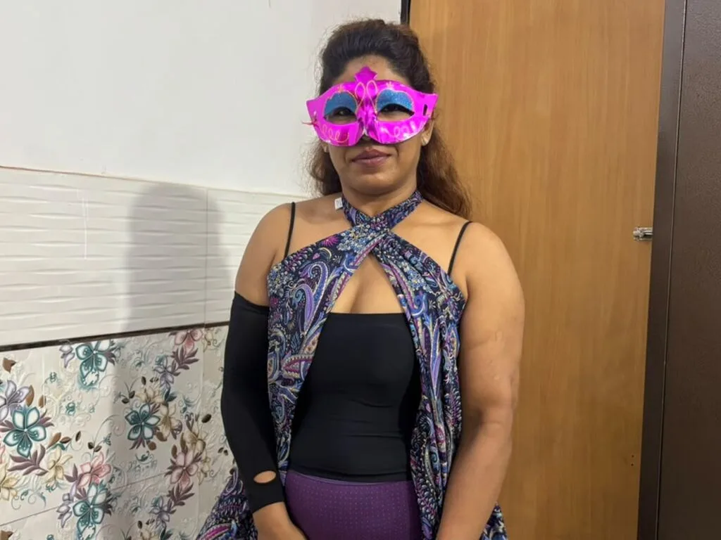RiyaSaxena — live cam