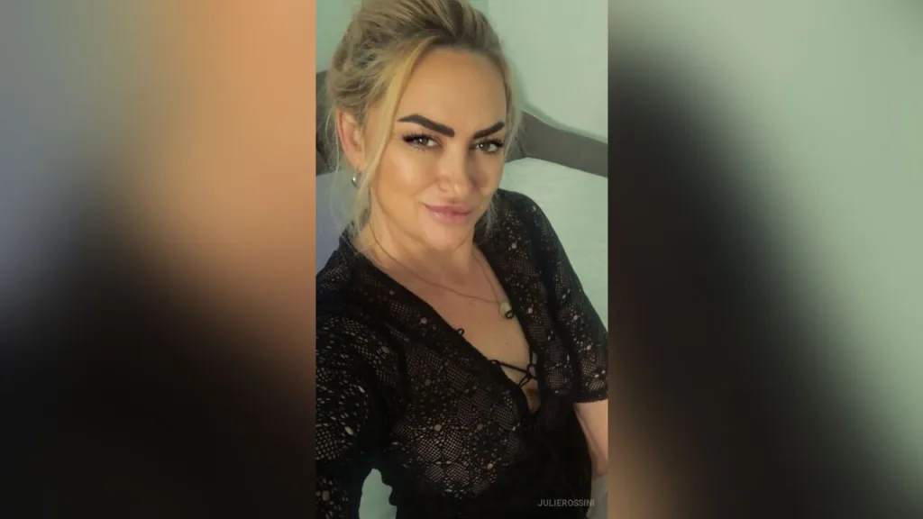 JulieRossini — Erotic curves