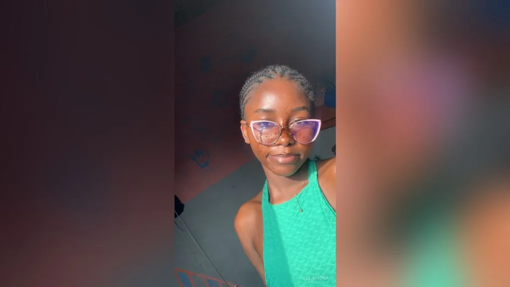 EllaFiona — live cam