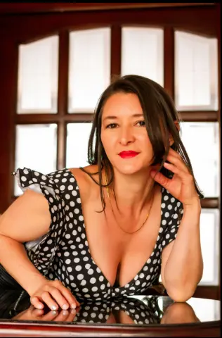AliceGolden43 — Streamate Photos