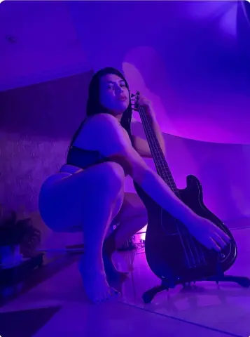 ALMAWHITEE — Streamate Photos