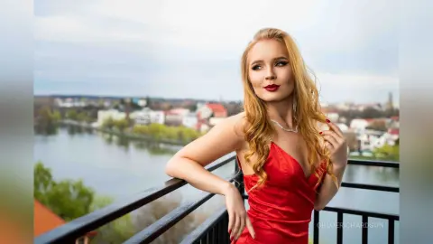 ChloeRichardson — Business Woman