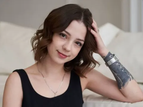 PamBeesly — LiveJasmin cam model