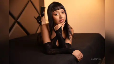 NiaBolton — Confidence looks good on me