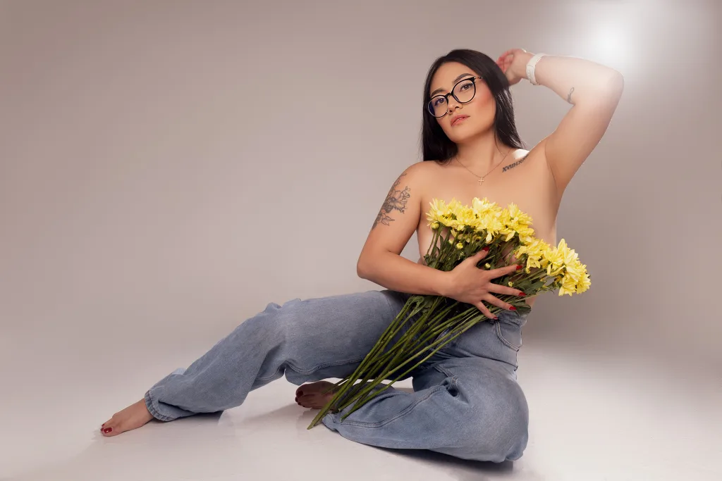 Ivonne_Noir — Streamate Photos
