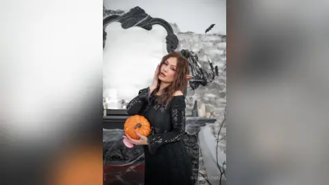 ChloeCalloway — 𝐻𝒶𝓁𝓁𝑜𝓌𝑒𝑒𝓃🎃
