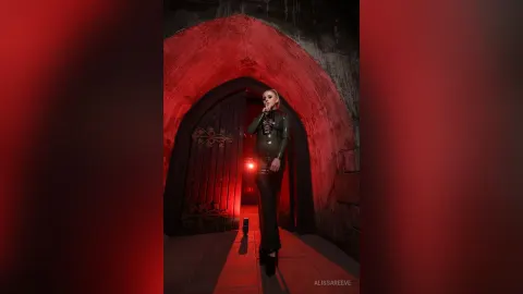 AlissaReeve — Domina