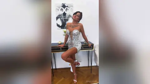 SiennaThomas — White swan 🦢