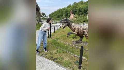 JessicaJewells — come with me to dino park?🦕🦖🦕