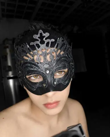Fuchsia_white — Streamate Photos