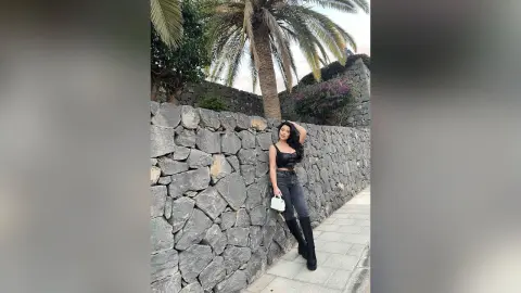 Chloe — Your goddess