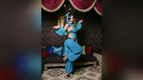 Kate — Belly Dancer - LOVE IT !