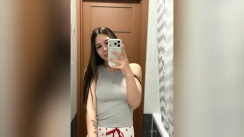 AmeliaPump — Selfie