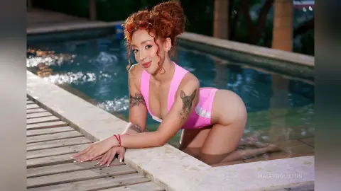 HaleyHouston — Pink and full trouble