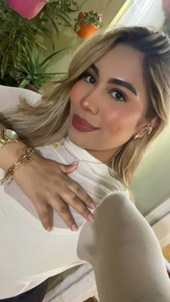BellaSmith19 — Streamate Photos