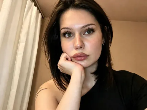 EvaRini — LiveJasmin cam model