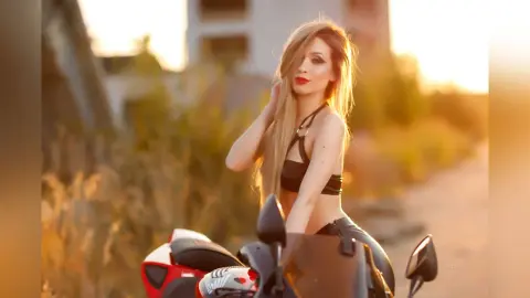 Evelyn — motorbike