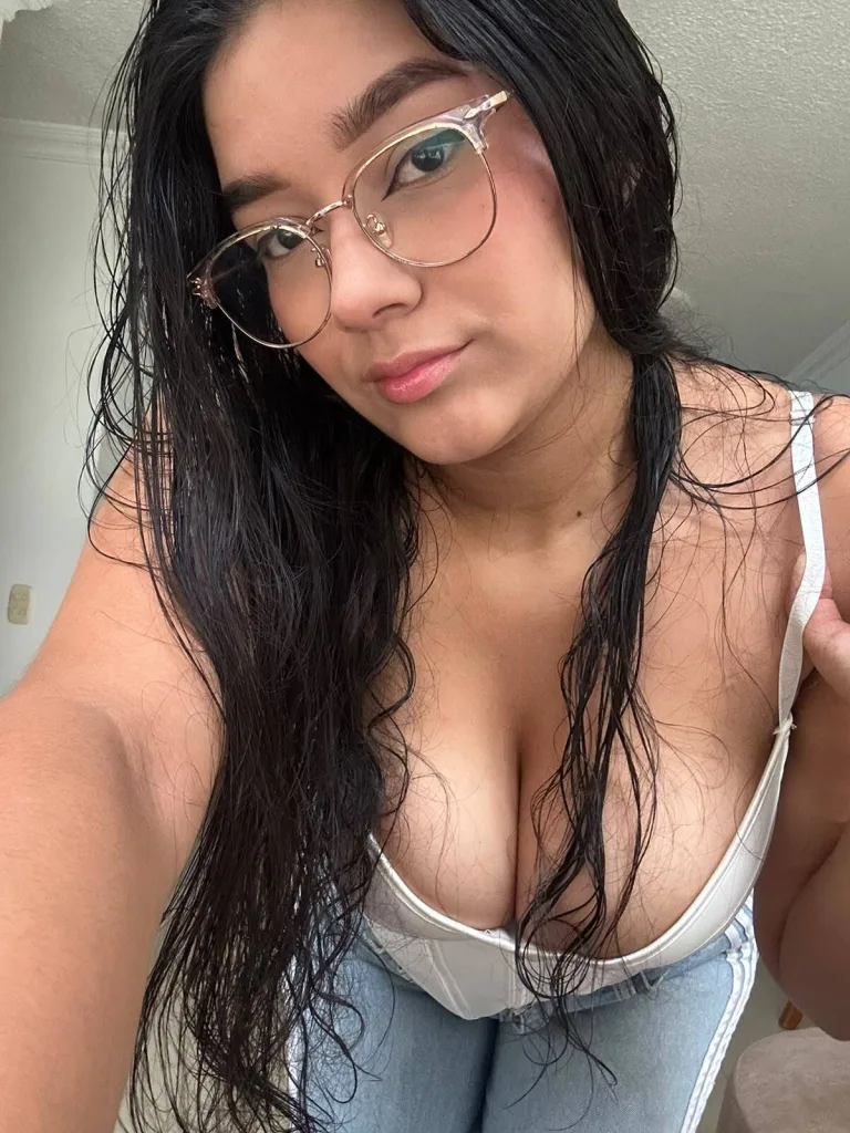 CuteBustyLatina — Streamate Photos