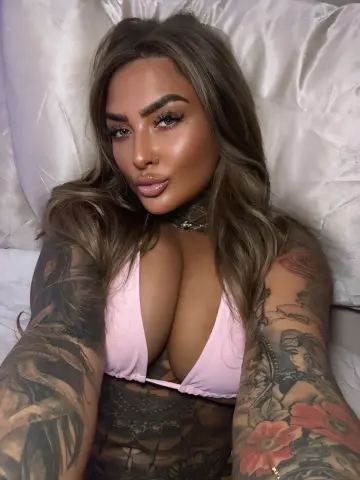 Karolinaox — Streamate Photos