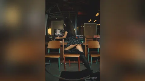 KiyumiRen — Empty Lounge
