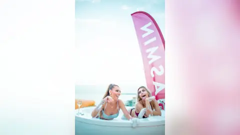 Arianna — Jacuzzi fantasy- with a friend