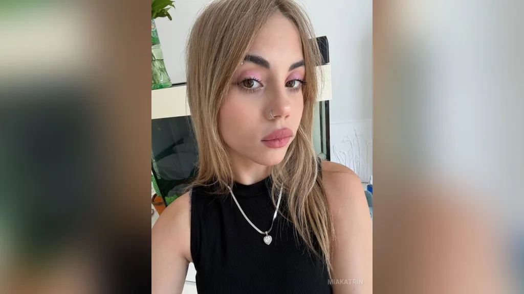 MiaKatrin — live cam