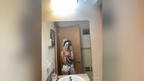 Dommae — Selfies 