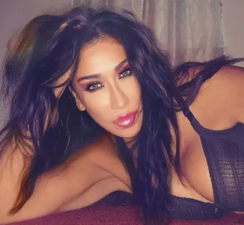 Jasmine300 — Streamate Photos
