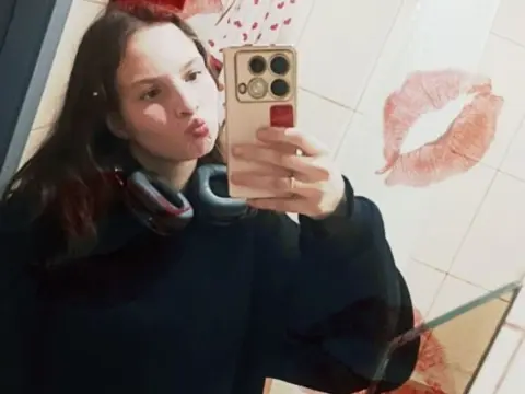MarkizaKorsmeyer cam model