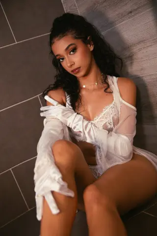 ChloeRosses — Streamate Photos