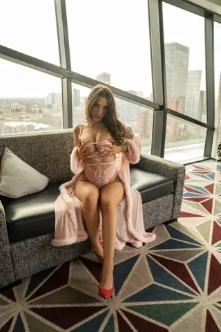 NaughtyLittleEllie — Streamate Photos