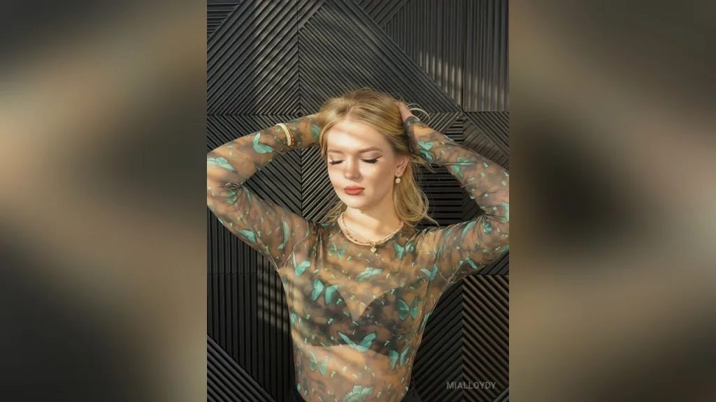 MiaLloydy — live cam