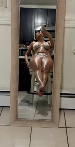 Blackanesemomo — Streamate Photos