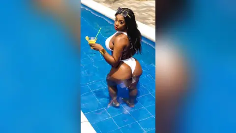 FarahLucy — 🍑🕶️