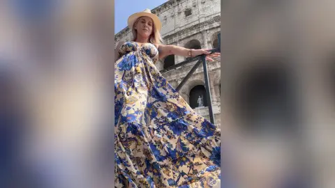 Carolina — I wanna hold your hand in Rome